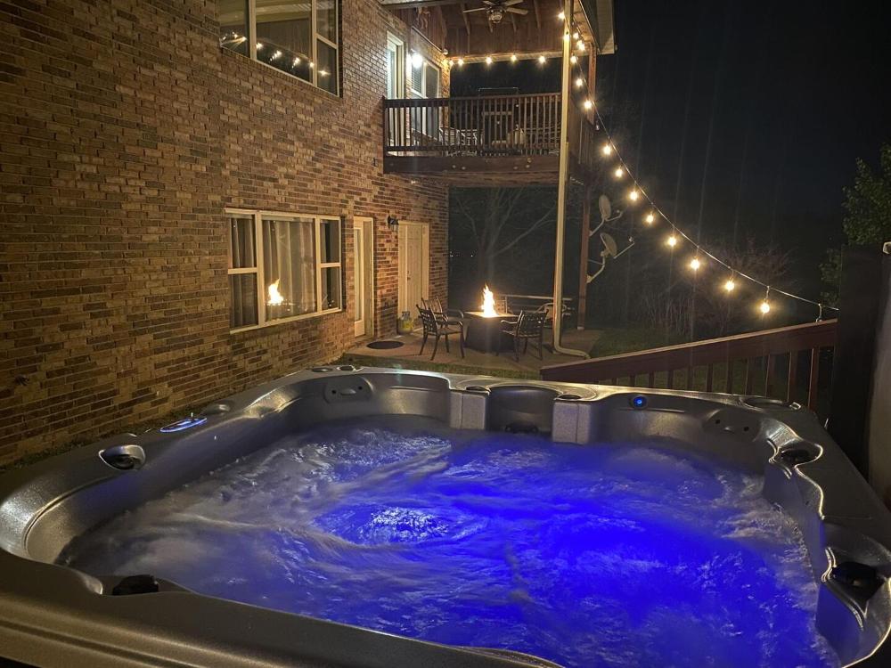 4BR Walk-in - Foosball Table - Fire Pit - FREE TICKETS INCLUDED - DV166